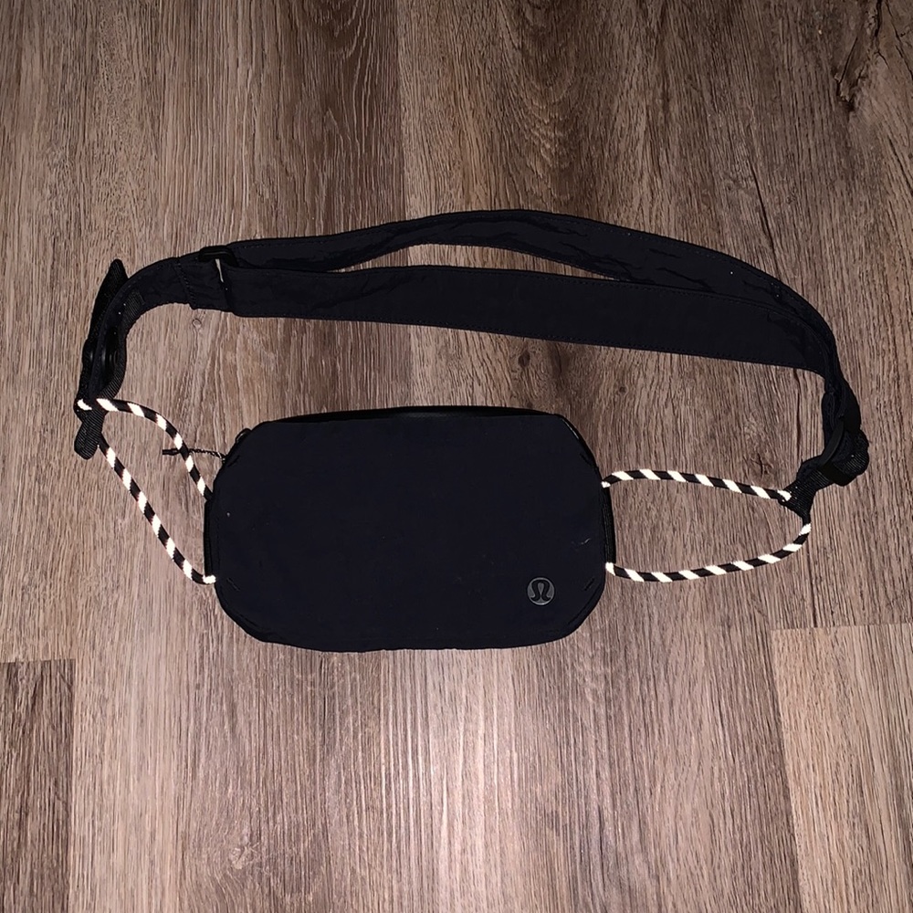 Black Lululemon fanny pack